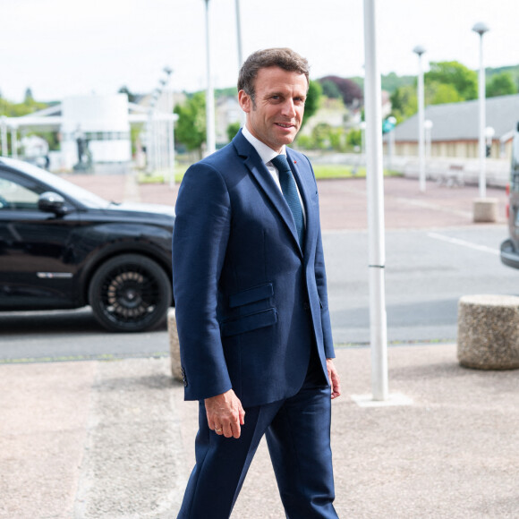 Le président Emmanuel Macron et sa femme vont à l'hôpital d'Instruction des Armées Percy pour rencontrer des soldats blessés lors d'opérations extérieures et des soignants à Clamart, près de Paris