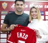 Enzo Zidane avec sa compagne Karen Gonçalves lors de la présentation officielle de son arrivée à l'UD Almería le 5 février 2020. 