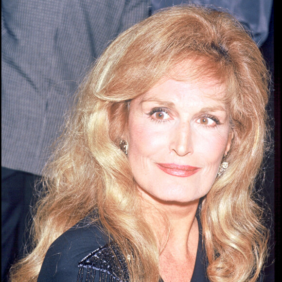 Archives - Dalida lors d'un dîner