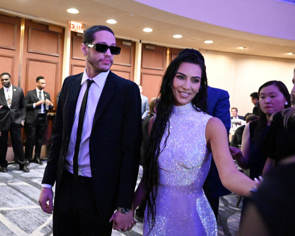 Première sortie officielle pour Kim Kardashian et son compagnon Pete Davidson au dîner annuel des "Associations de Correspondants de la Maison Blanche" à l'hôtel Hilton à Washington, le 30 avril 2022.  Kim Kardashian arrives for the 2022 White House Correspondents Association Annual Dinner at the Washington Hilton Hotel on Saturday, April 30, 2022. This is the first time since 2019 that the WHCA has held its annual dinner due to the COVID-19 pandemic. April 30th, 2022. 