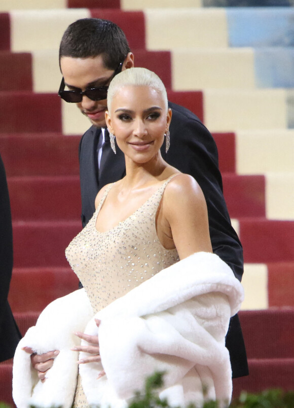 Kim Kardashian et Pete Davidson - Les célébrités arrivent à la soirée du "MET Gala 2022" à New York, le 2 mai 2022. 