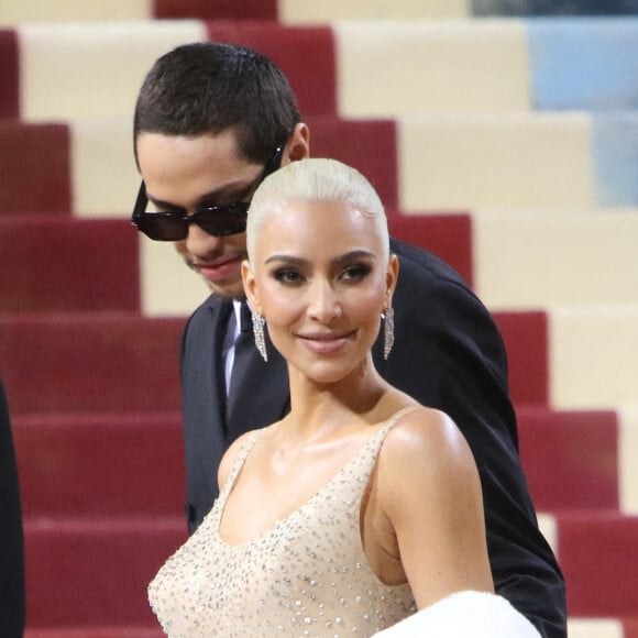Kim Kardashian et Pete Davidson - Les célébrités arrivent à la soirée du "MET Gala 2022" à New York, le 2 mai 2022. 