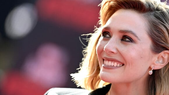 Elizabeth Olsen très décolletée : elle en montre beaucoup à la première de "Doctor Strange"