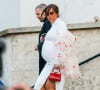 Amel Bent, enceinte, à la sortie du défilé femme Giambattista Valli Automne/Hiver lors de la Fashion Week de Paris, France.