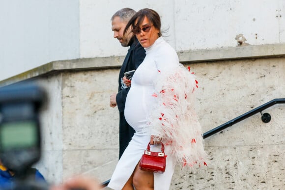 Amel Bent, enceinte, à la sortie du défilé femme Giambattista Valli Automne/Hiver lors de la Fashion Week de Paris, France.