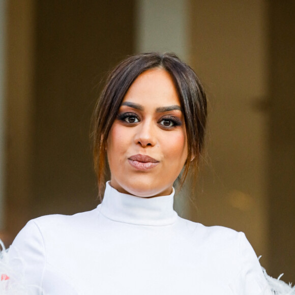 Amel Bent, enceinte - Arrivées au défilé femme Giambattista Valli Automne/Hiver 2022/2023 lors de la Fashion Week de Paris, France, le 7 mars 2022.