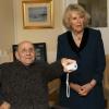 Camilla Parker Bowles rend visite aux résidents d'une maison de retraite. 27/01/2010