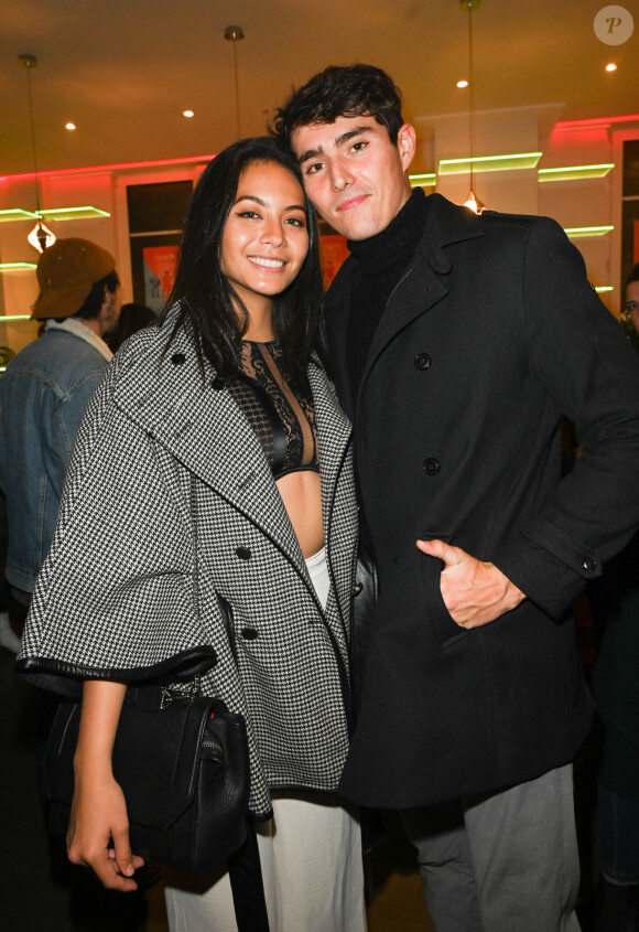 Exclusif - Vaimalama Chaves (Miss France 2019) et son compagnon, Nicolas Fleury - People à la générale du spectacle des Coquettes "Merci Francis" à l'Alhambra à Paris le 17 novembre 2021. © Coadic Guirec/Bestimage