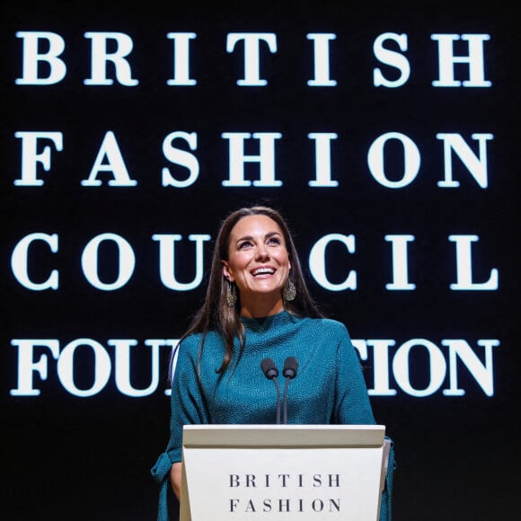 Kate Catherine Middleton, duchesse de Cambridge, va remettre le prix "British Fashion Council" au Design Museum de Londres. Le 4 mai 2022 4 May 2022. Catherine The Duchess of Cambridge presents The Queen Elizabeth II Award for British Design at an event hosted by the British Fashion Council at London's Design Museum. 