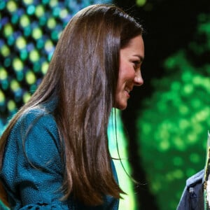 Sau Nash et Catherine (Kate) Middleton, duchesse de Cambridge - Kate Catherine Middleton, duchesse de Cambridge, va remettre le prix "British Fashion Council" au Design Museum de Londres. Le 4 mai 2022 4 May 2022. Catherine The Duchess of Cambridge presents The Queen Elizabeth II Award for British Design at an event hosted by the British Fashion Council at London's Design Museum. 