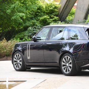 La nouvelle Range Rover de Catherine (Kate) Middleton, duchesse de Cambridge, étrennée lors de sa venue au "British Fashion Council" au Design Museum de Londres, le 4 mai 2022.  Catherine Duchess of Cambridge - Kate Middleton arrives at the Design Museum in a brand new range rover in London. The Duchess of Cambridge will present The Queen Elizabeth II Award for British Design at an event hosted by the British Fashion Council. May 4th, 2022. 