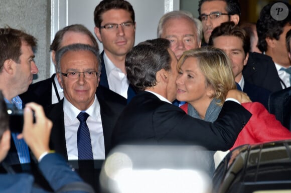Nicolas Sarkozy à la sortie du meeting de soutien à Valérie Pécresse, tête de liste des Républicains aux élections régionales en Île de France, au Pavillon Baltard à Nogent-sur-Marne (Val-de-Marne). Le 27 septembre 2015
