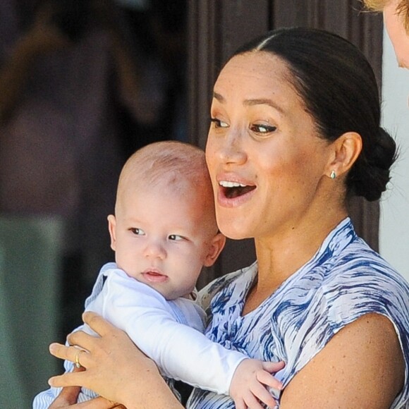 Info - Meghan Markle révèle avoir fait une fausse couche en juillet dernier - Info - Archie fête son premier anniversaire le 6 mai - Le prince Harry, duc de Sussex, et Meghan Markle, duchesse de Sussex, avec leur fils Archie ont rencontré l'archevêque Desmond Tutu et sa femme à Cape Town, Afrique du Sud. Le 25 septembre 2019