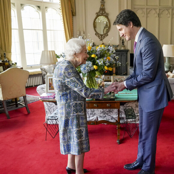 La reine Elisabeth II d'Angleterre reçoit le Premier ministre canadien Justin Trudeau au château de Windsor, le 7 mars 2022. 