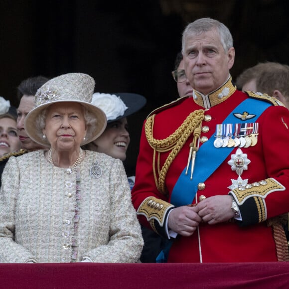 La reine Elisabeth II d'Angleterre, le prince Andrew, duc d'York - La famille royale au balcon du palais de Buckingham lors de la parade Trooping the Colour 2019, célébrant le 93ème anniversaire de la reine Elisabeth II, Londres, le 8 juin 2019. 