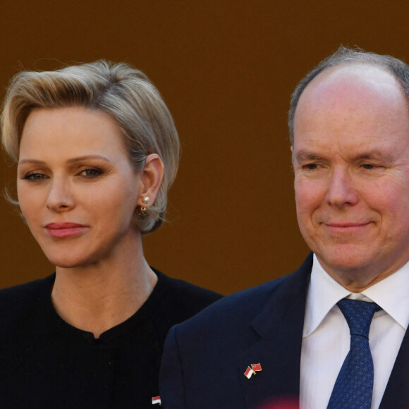 Le président de la République populaire de Chine, Xi Jinping, et la Première Dame, Peng Liyuan prennent congé du prince Albert II de Monaco et de la princesse Charlène de Monaco, au Palais Princier de Monaco lors de la visite d'Etat officielle du président Xi Jinping. Monaco, le 24 mars 2019. © Bruno Bebert/Bestimage