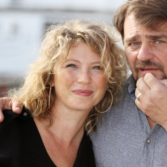 Thierry Godard et Cécile Bois - Photocall du téléfilm "Meurtre à Sarlat" lors de la 19ème édition du Festival de la Fiction TV de la Rochelle, France, le 16 septembre 2017. © Patrick Bernard/Bestimage