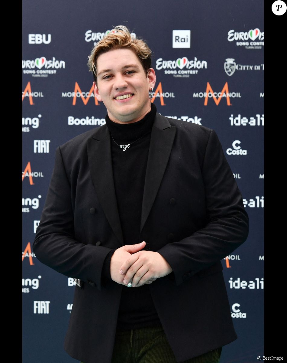 Svizzera: Marius Bear au photocall de "l'Eurovision 2022" à Turin, le 8 mai 2022.