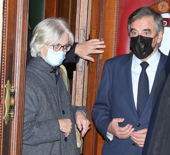 François Fillon et sa femme Penelope au dernier jour du procès dit des "emplois fictifs" au palais de Justice de Paris le 30 novembre 2021. © Panoramic / Bestimage