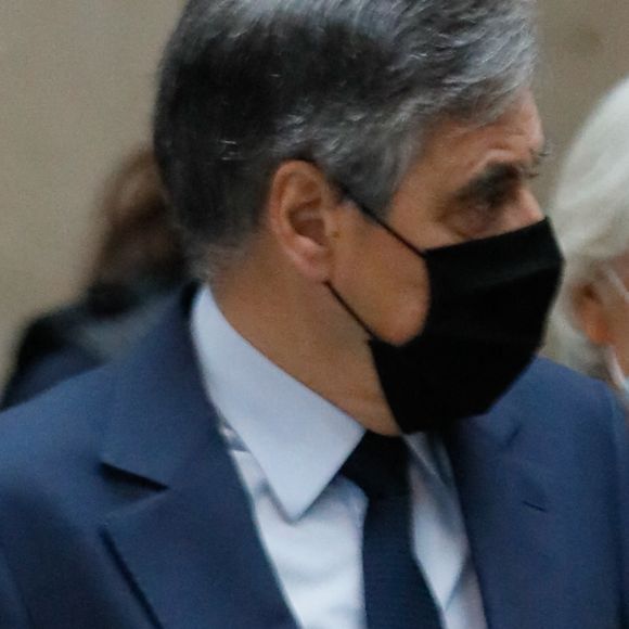 L'ancien Premier ministre français François Fillon et sa femme Penelope - Procès en appel de L'ancien Premier ministre français F.Fillon et sa femme P.Fillon dans l'affaire d'emploi fictif présumé, à Paris, France, le 15 novembre 2021. Ce deuxième procès se tient près d'un an et demi après que François Fillon ait été condamné pour détournement de fonds publics, notamment, à cinq ans de prison dont deux fermes, 375 000 euros d'amende et dix ans d'inéligibilité. Il a immédiatement fait appel. © Christophe Clovis/Bestimage