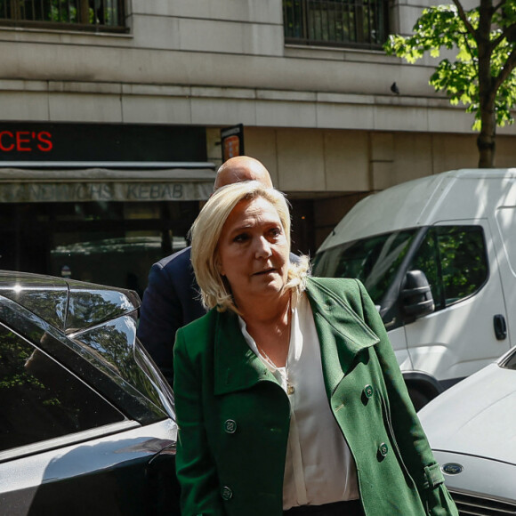 Marine Le Pen, candidate à la présidence du parti d'extrême droite français Rassemblement national (RN) et Jordan Bardella, président du Rassemblement National (RN) arrivent au au siège du RN à Paris, France, le 25 avril 2022, au lendemain des résultats de la second tour de l'élection présidentielle française.