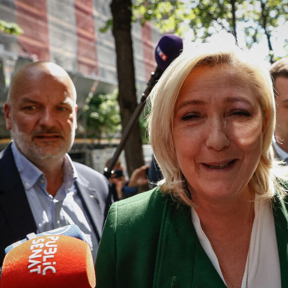 Marine Le Pen, candidate à la présidence du parti d'extrême droite français Rassemblement national (RN) et Jordan Bardella, président du Rassemblement National (RN) arrivent au au siège du RN à Paris, France, le 25 avril 2022, au lendemain des résultats de la second tour de l'élection présidentielle française.