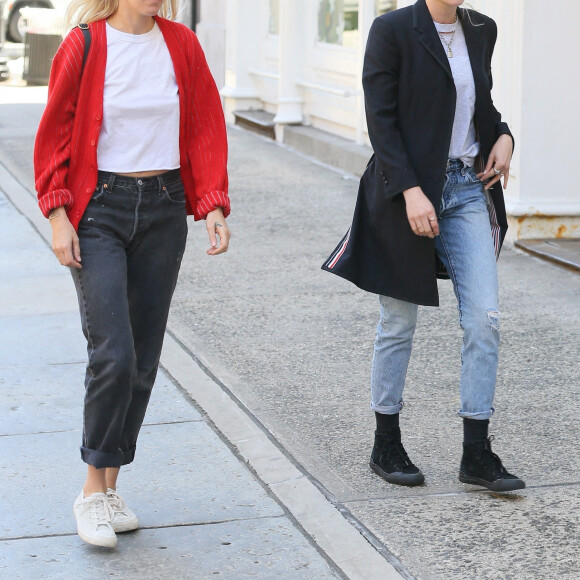 Kristen Stewart et sa fiancée Dylan Meyer sortent déjeuner à New York le 9 mai 2022.