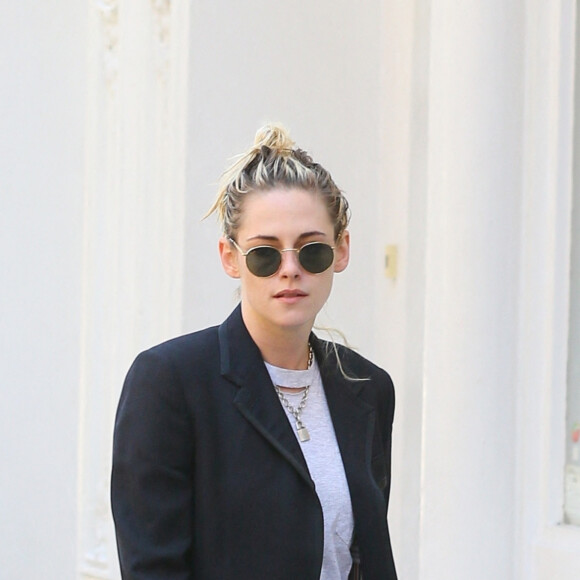 Kristen Stewart et sa fiancée Dylan Meyer sortent déjeuner à New York le 9 mai 2022.