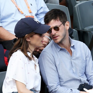 Gaspard Ulliel et sa compagne Gaëlle Pietri dans les tribunes des Internationaux de Tennis de Roland Garros à Paris le 7 juin 2017 © Cyril Moreau-Dominique Jacovides/Bestimage 