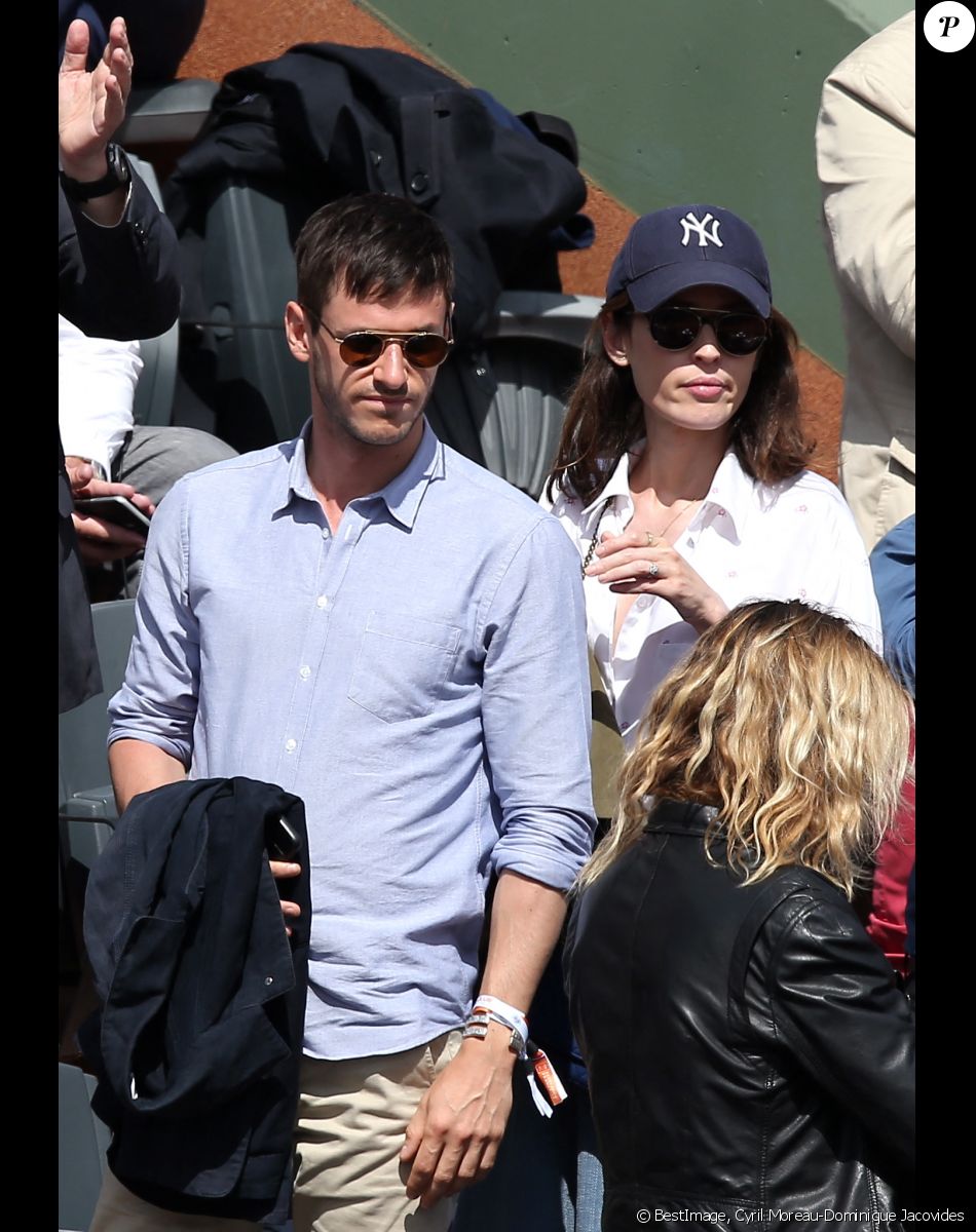 Gaspard Ulliel et sa compagne Gaëlle Pietri dans les tribunes des Internationaux de Tennis de Roland Garros à Paris le 7 juin 2017 © Cyril Moreau-Dominique Jacovides/Bestimage