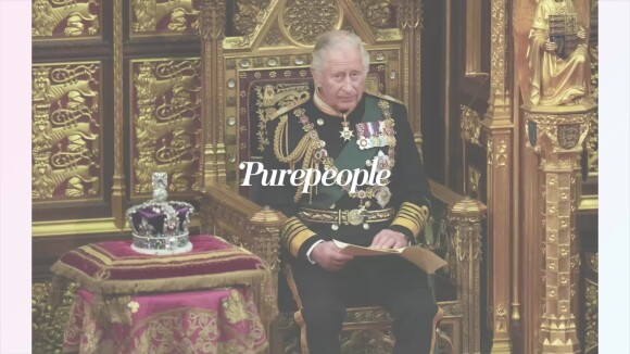 Elizabeth II absente et remplacée : le prince Charles ému sur le trône, épaulé par William