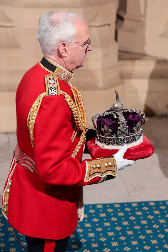 La couronne de la reine d'Angleterre - Arrivée au discours de l'ouverture officielle du Parlement à Londres, le 10 mai 2022. Ayant des problèmes de mobilité, la reine d'Angleterre est représentée par le prince de Galles.