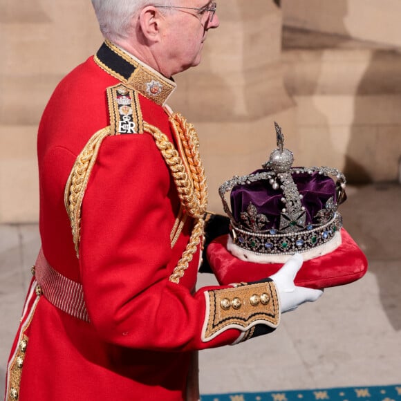 La couronne de la reine d'Angleterre - Arrivée au discours de l'ouverture officielle du Parlement à Londres, le 10 mai 2022. Ayant des problèmes de mobilité, la reine d'Angleterre est représentée par le prince de Galles.