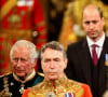 Arrivée et discours de l'ouverture officielle du Parlement à Londres, le 10 mai 2022. Ayant des problèmes de mobilité, la reine d'Angleterre est représentée par le prince de Galles.