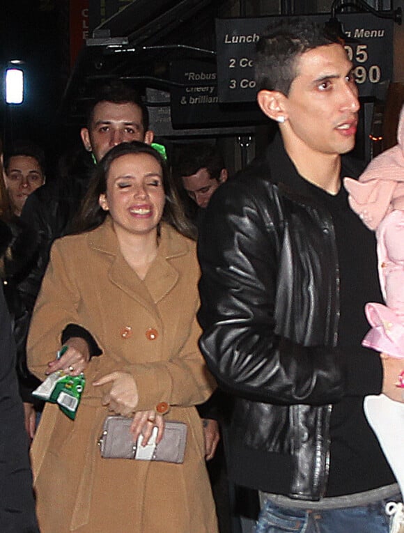 Angel Di Maria, son épouse Jorgelina et leur fille Mia à l'occasion de l'anniversaire de la star de Manchester United, le 14 février 2015 à Manchester.