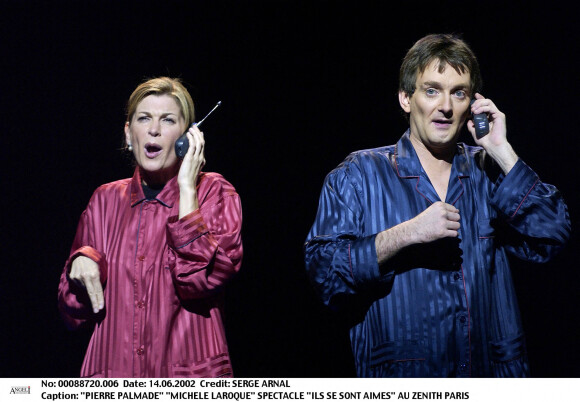 Michèle Laroque et Pierre Palmade dans le spectacle Ils se sont aimés au Zénith de Paris le 14 juin 2002