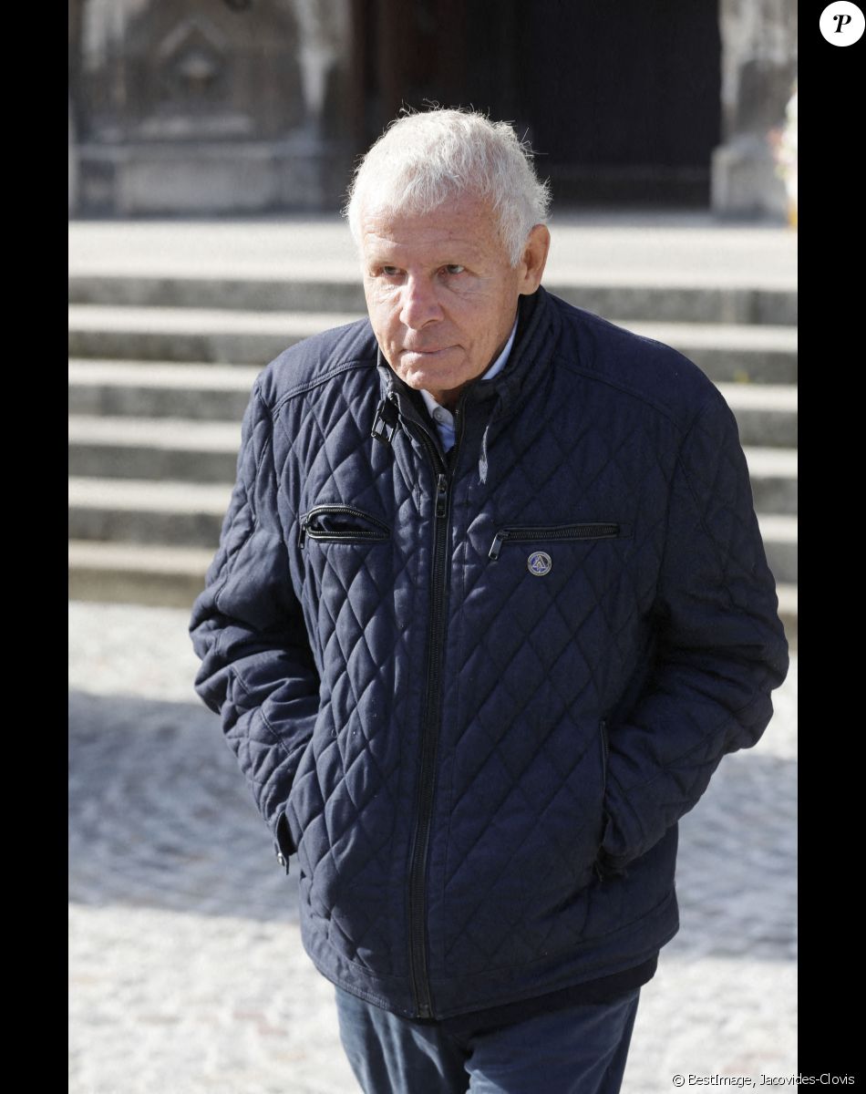 Patrick Poivre d'Arvor (PPDA) - Sorties des obsèques d'Etienne Mougeotte en l'église Saint-François-Xavier à Paris. Le 13 octobre 2021