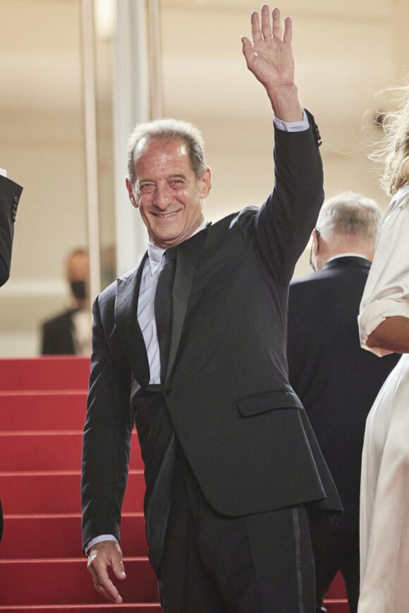 Vincent Lindon - Montée des marches du film " Titane " lors du 74ème Festival International du Film de Cannes. Le 13 juillet 2021