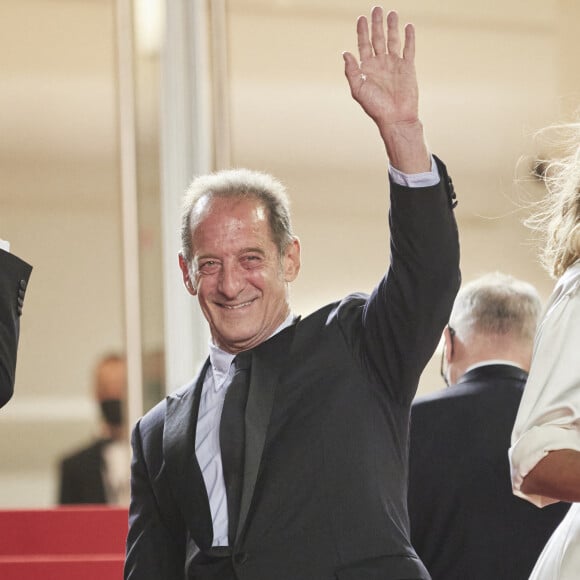 Vincent Lindon - Montée des marches du film " Titane " lors du 74ème Festival International du Film de Cannes. Le 13 juillet 2021