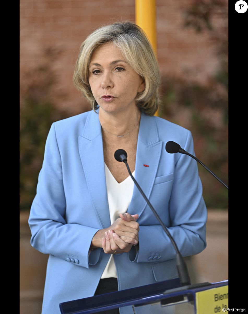 Valérie Pécresse, présidente de la Region Ile de France - V.Pécresse, présidente de la région Ile-de-France, inaugure la 2 ème édition de la Biennale d'architecture et de paysage à Versailles, qui se tient jusqu'au 13 juillet 2022. © JB Autissier / Panoramic / Bestimage