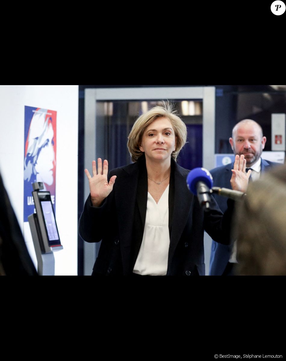 Valérie Pécresse - Le président des Républicains, tient une conférence de presse au lendemain du 1er tour de l'élection présidentielle à l'issue d'une réunion du Bureau Politique des Républicains à Paris, le 11 avril 2022. © Stéphane Lemouton / Bestimage