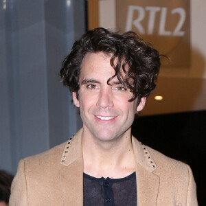 Exclusif - Le chanteur Mika à la sortie des studios de la station RTL2 à Paris le 29 octobre 2019. © Jonathan Rebboah / Panoramic / Bestimage 