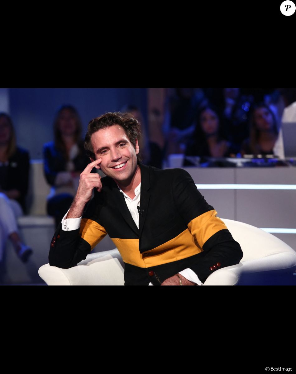 Mika sur le plateau de l'émssion télé "Domenica In Roma" à Rome le 13 octobre 2019.