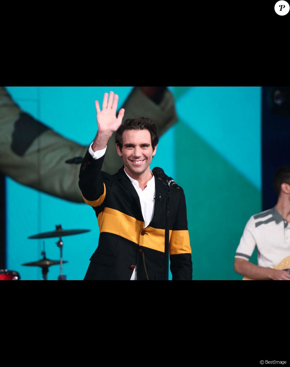 Mika sur le plateau de l'émssion télé "Domenica In Roma" à Rome le 13 octobre 2019.