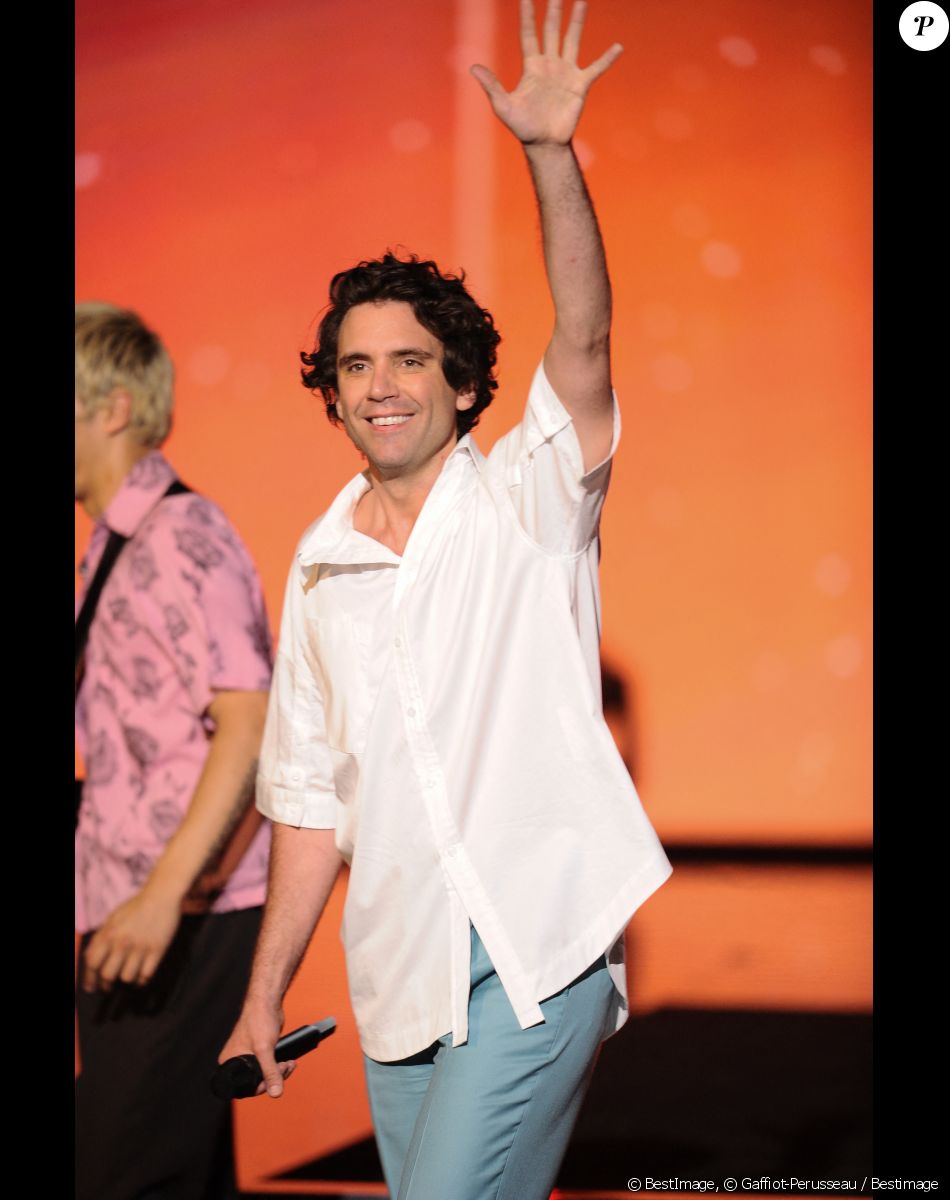 Exclusif - Mika - Enregistrement de l'émission TV "La Chanson Secrète 2", qui sera diffusée le samedi 14 septembre à 21h05 sur TF1. Après le succès de la première édition, "La Chanson Secrète", présentée par N.Aliagas et produite par DMLS TV, revient sur TF1. 10 artistes ne savent rien de ce qui va se passer pour eux ! Ils ont accepté de jouer le jeu, de se laisser totalement surprendre, émouvoir, parfois même déstabiliser car ils vont découvrir en même temps que les téléspectateurs une surprise : une chanson qui leur rappelle un souvenir important de leur vie revisitée et réinterprétée par un artiste. Les téléspectateurs seront aux premières loges pour vivre ces moments d'intimité musicale rare. Et, en bonus, de nombreux invités inattendus et des proches de l'artiste assis dans le fauteuil viendront l'émouvoir. Le 25 juin 2019 © Gaffiot-Perusseau / Bestimage