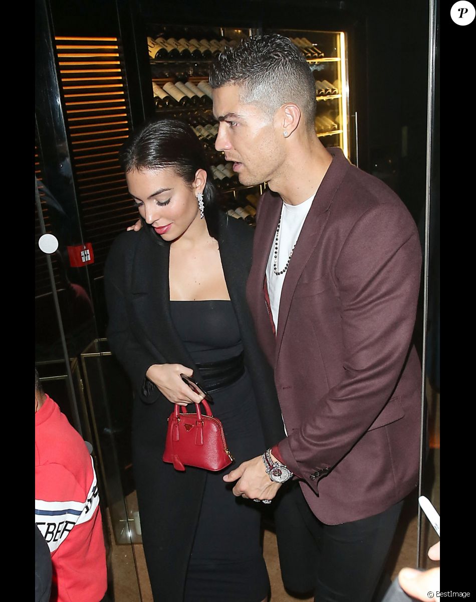Cristiano Ronaldo, sa compagne Georgina Rodríguez et son fils Cristiano Ronaldo Jr. ont dîné au restaurant Zela à Londres le 13 novembre 2018.