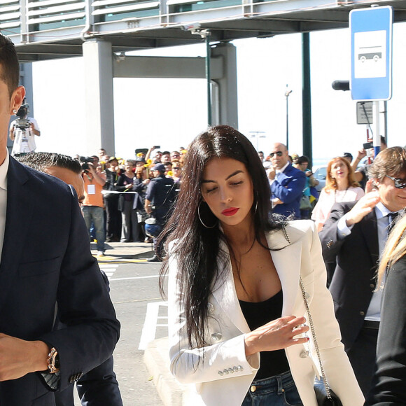 Cristiano Ronaldo et sa famille à l'aéroport de Madère rebaptisé le 29 mars 2017. Cérémonie d'attribution du nom Cristiano Ronaldo à l'aéroport international de Madère, sa mère Maria Dolores dos Santos Aveiro, sa compagne Georgina Rodriguez et ses enfants sont présents. 