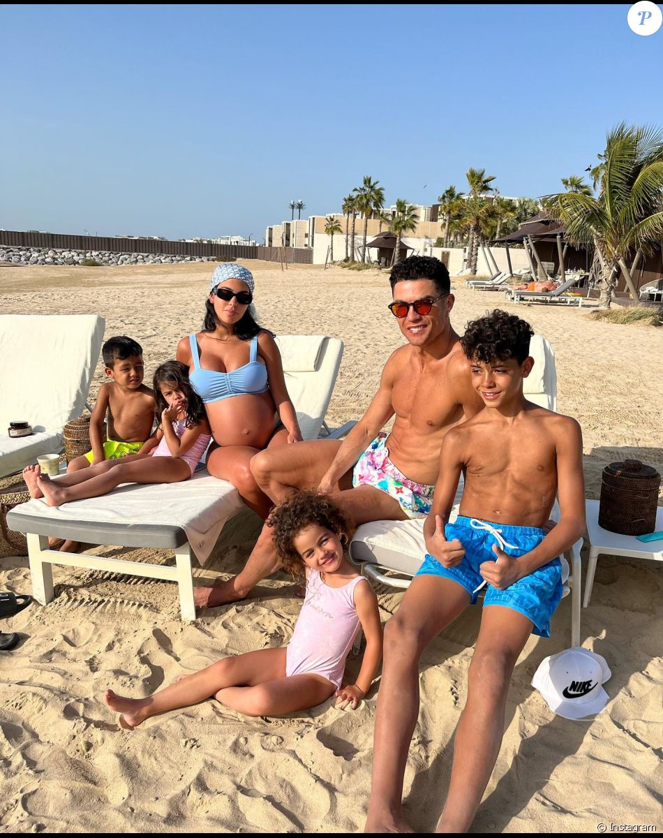 Cristiano Ronaldo, Georgina Rodriguez, Cristiano Jr, Alana et Eva et Mateo