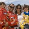 Juan Pablo Montoya et sa femme Connie avec leurs deux enfants en juin 2008