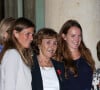 Edith Cresson entourée de ses petites filles (Officier de la Légion d'honneur) - Cérémonie de remise de décorations, par Francois Hollande, au Palais de l'Elysée à Paris, le 16 Septembre 2014.